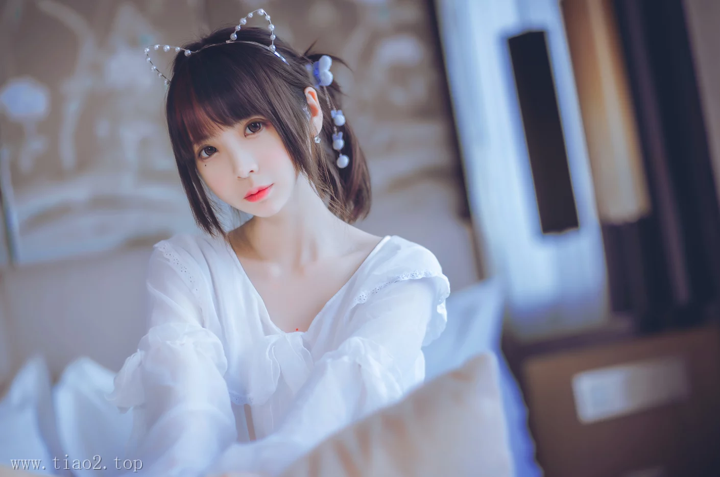 cosplay图片丨Coser疯猫ss个人资料及cos白色睡衣赏析