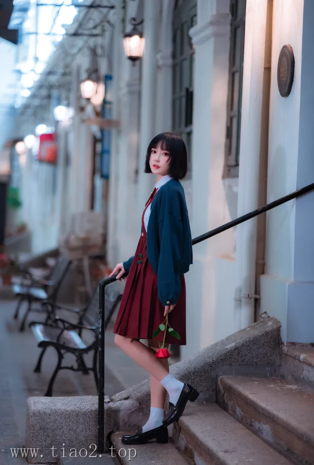 cosplay图片丨Coser阿包也是兔娘个人资料及摄影作品:JK日常赏析