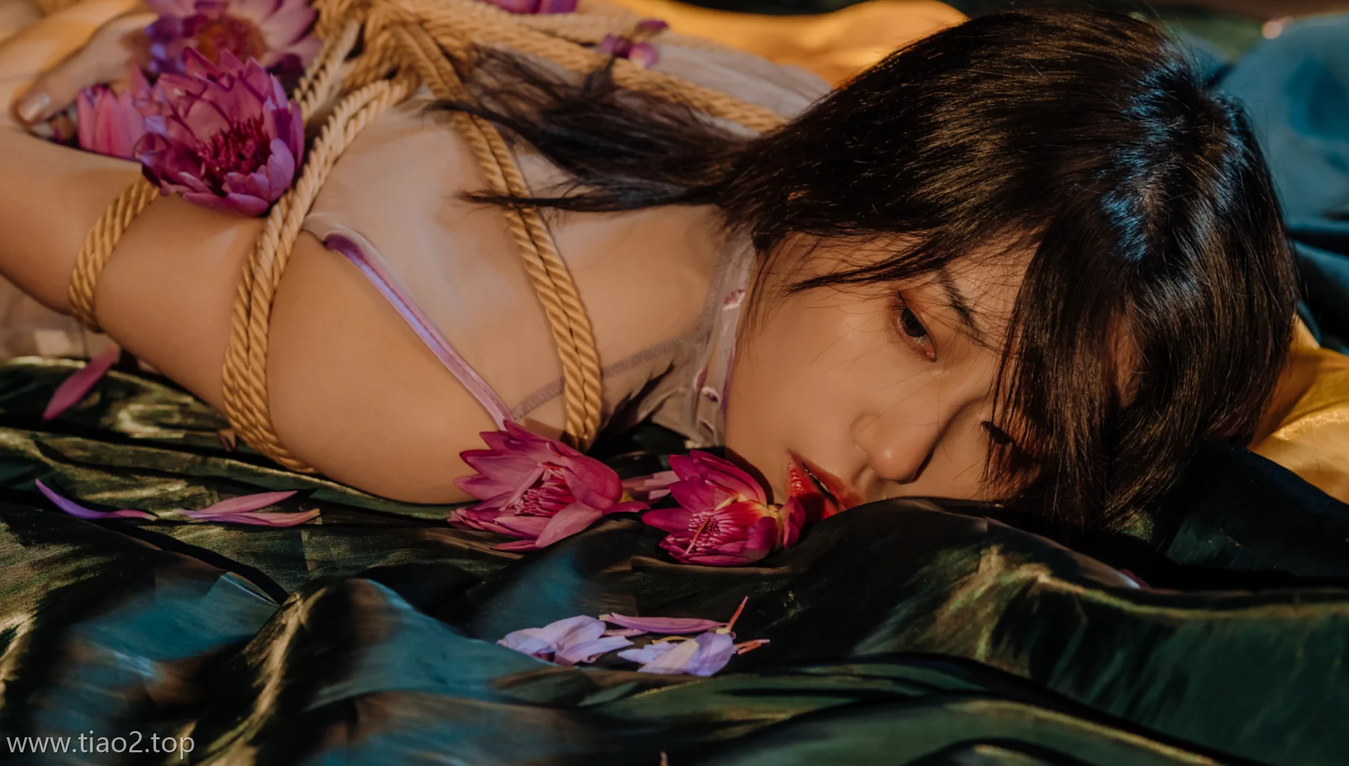 cosplay图片丨Coser云溪溪全部作品集之cos花与绳美丽的邂逅