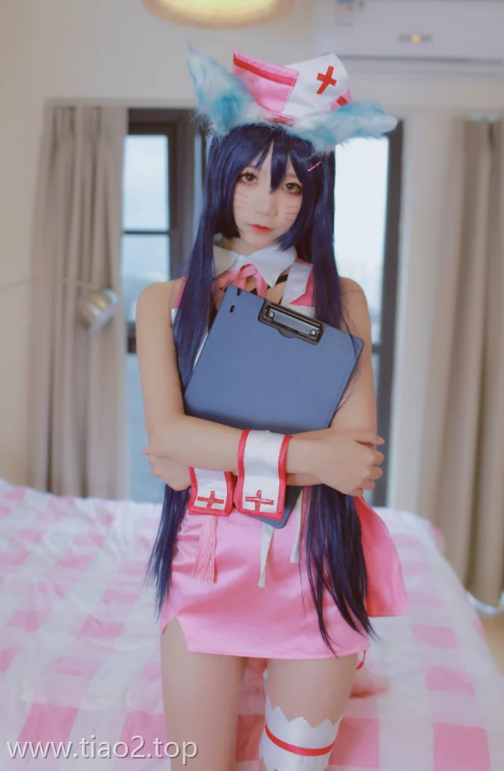 粉色阿狸服实拍:Coser五更百鬼的夏日cosplay图片集