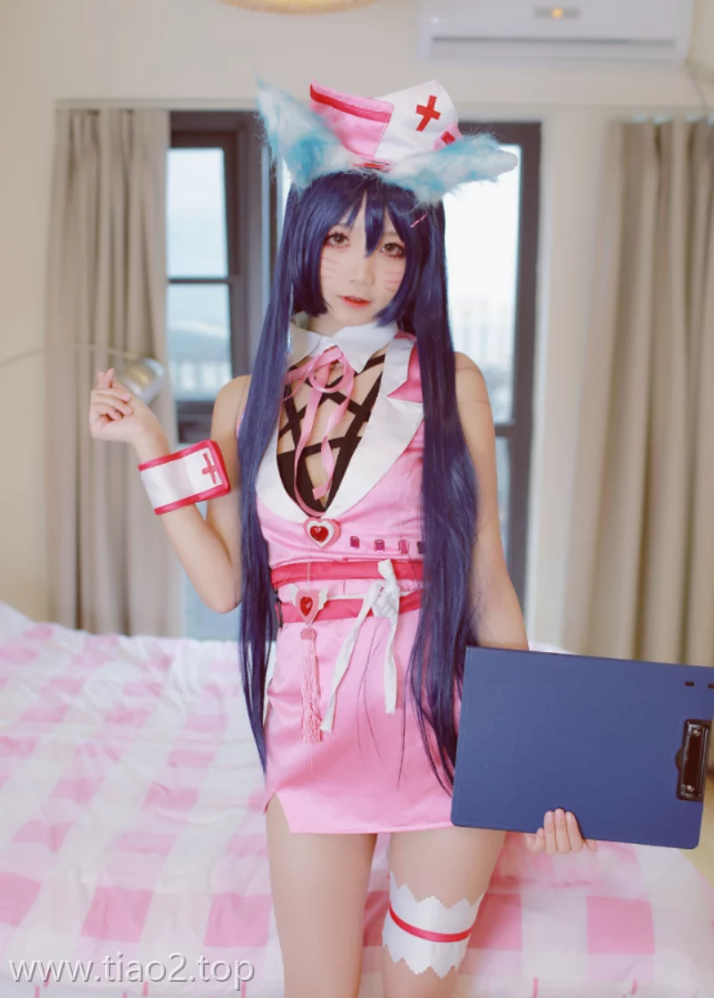 粉色阿狸服实拍:Coser五更百鬼的夏日cosplay图片集