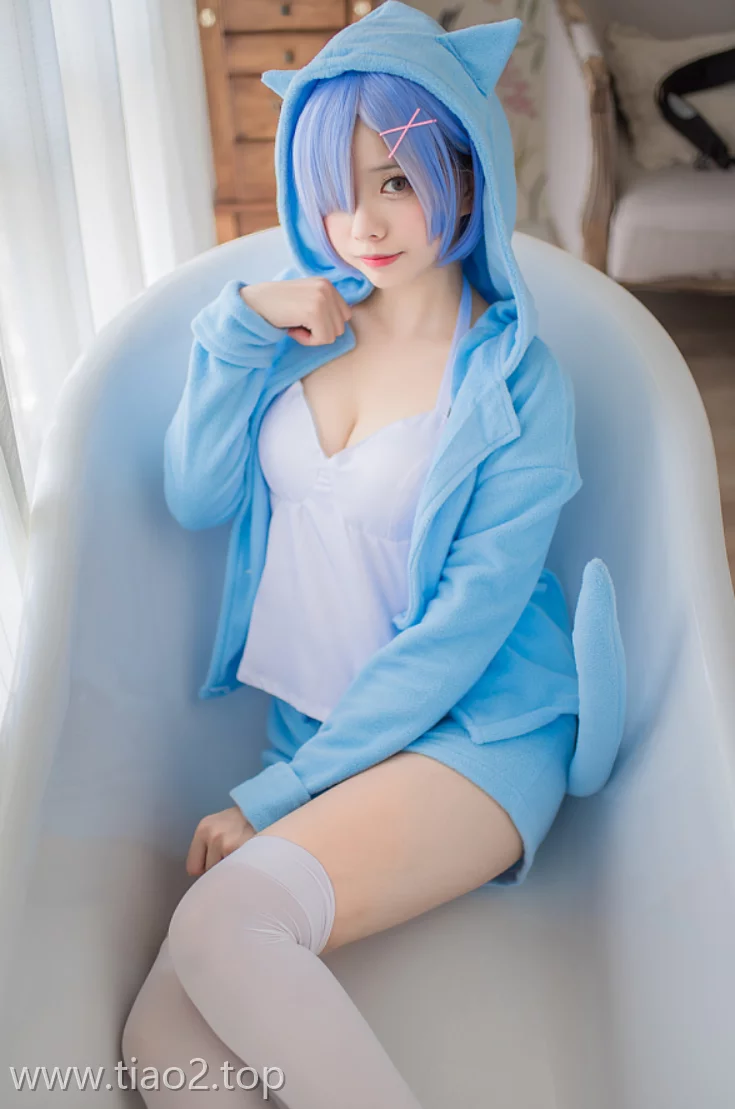 小野妹子w蓝色蕾姆cosplay超还原!可爱女仆裙萌翻全场