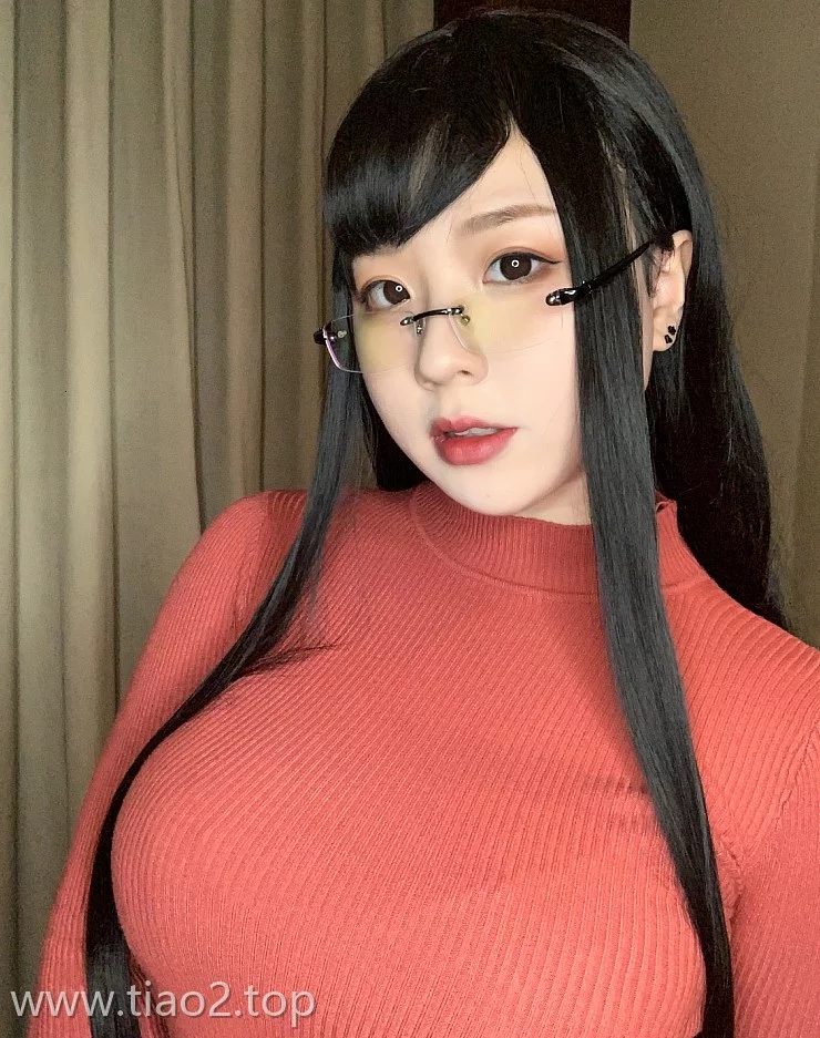 cosplay图片丨Coser皮皮奶可可爱了啦个人资料和摄影作品:红色OL赏析