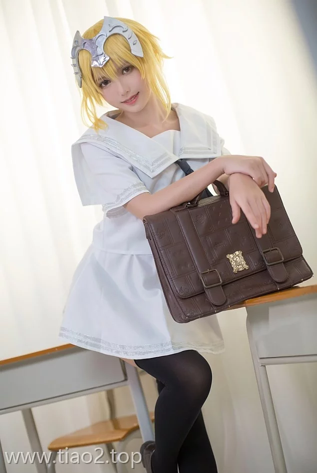 cosplay图片丨Coser鳗鱼霏儿&大肉丸共同拍摄作品:贞德,欣赏双人的美丽