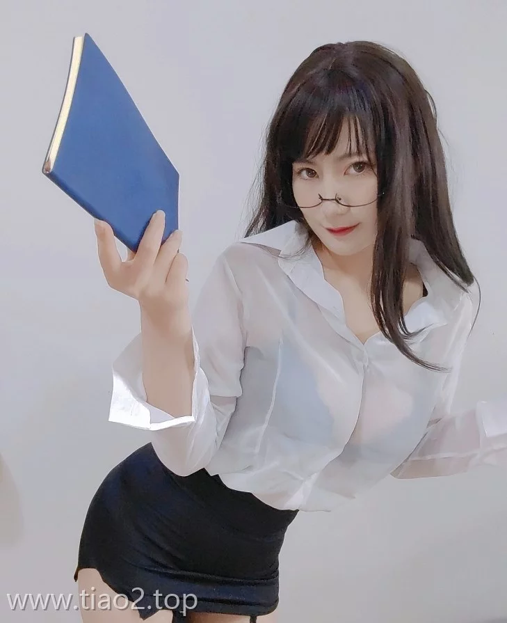 星澜是澜澜叫澜妹呀穿OL这组办公服cos,谁看了不喊老婆？