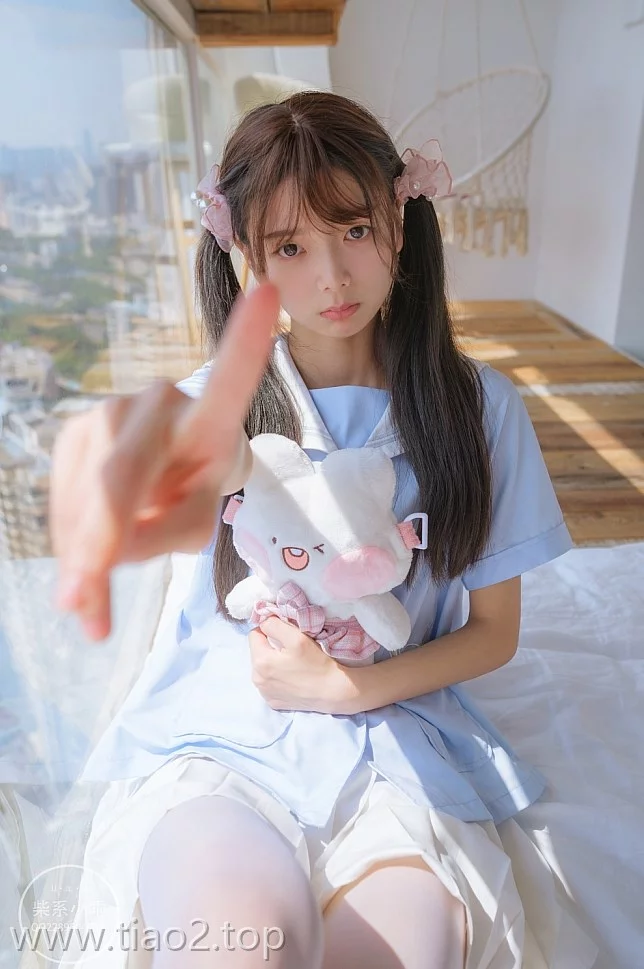 刚刷到就恋爱了!赤西夜夜双马尾JK,阳光下这颜值谁能拒绝~