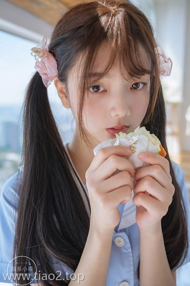 刚刷到就恋爱了!赤西夜夜双马尾JK,阳光下这颜值谁能拒绝~