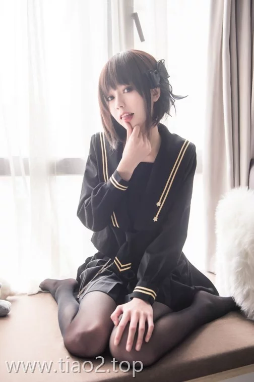 Coser你的负卿cos窗边黑裙,真的美得不像话