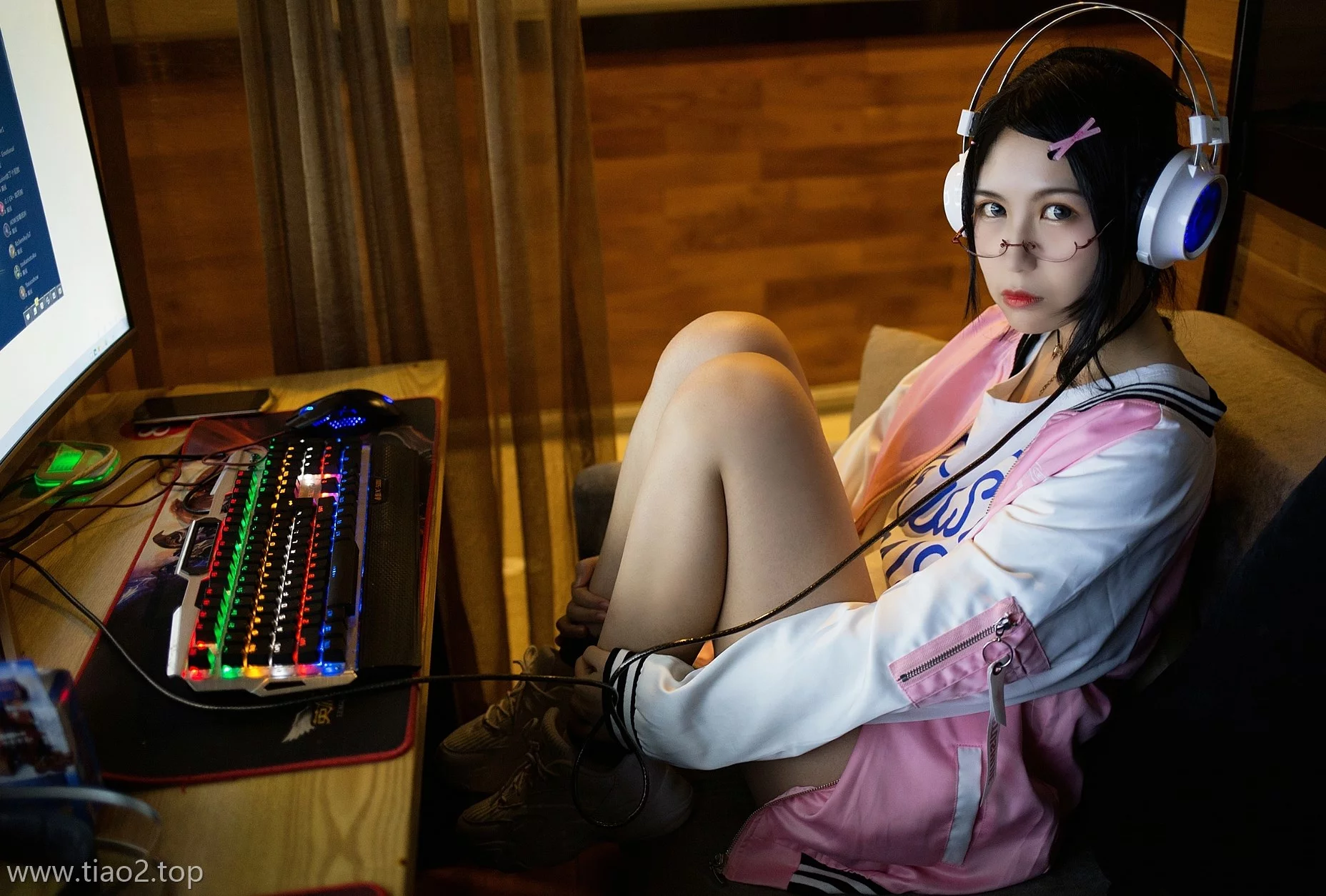 逐月Su(枸名)这组网吧历险记Cosplay,花颜带你解锁隐藏剧情