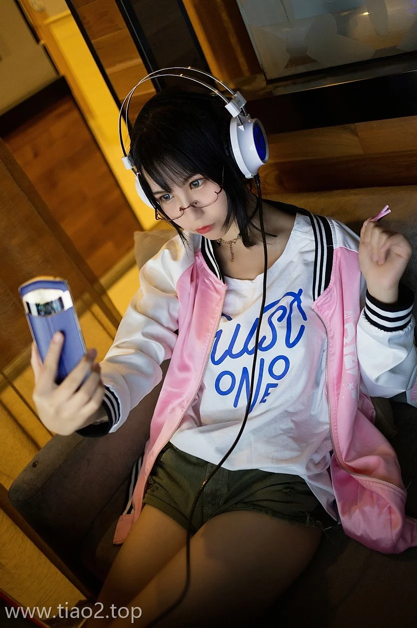 逐月Su(枸名)这组网吧历险记Cosplay,花颜带你解锁隐藏剧情