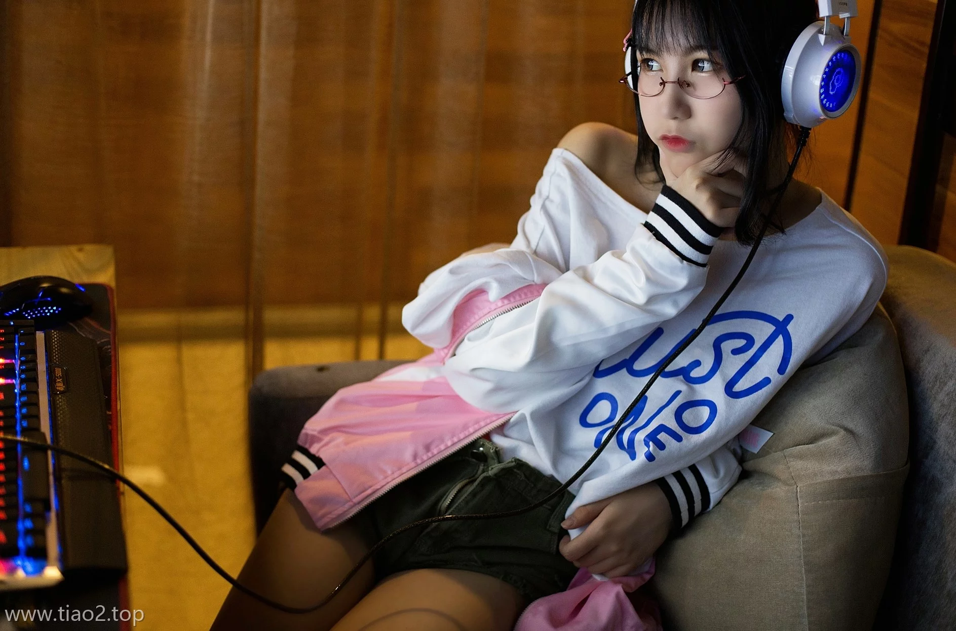 逐月Su(枸名)这组网吧历险记Cosplay,花颜带你解锁隐藏剧情