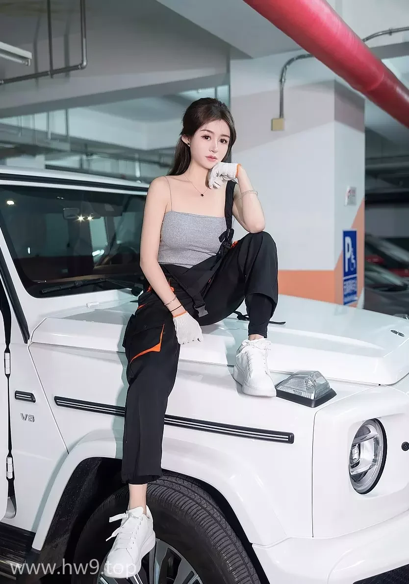 Xiuren图片丨秀人模特林幼一-NO.NO.8171期汽车上的佳人