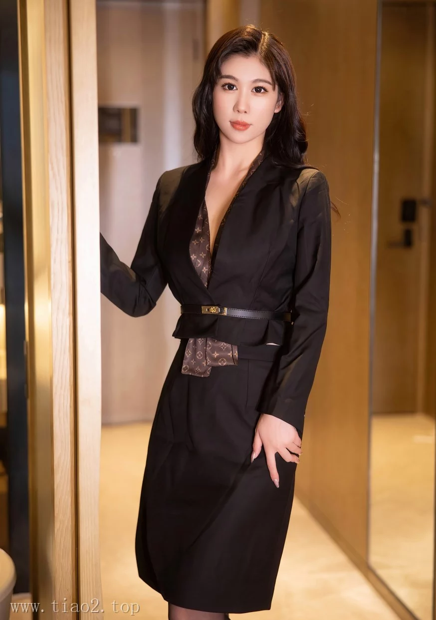 XIAOYU图片丨秀人模特李雅柔182CM-NO.5471期慵懒连衣睡裙