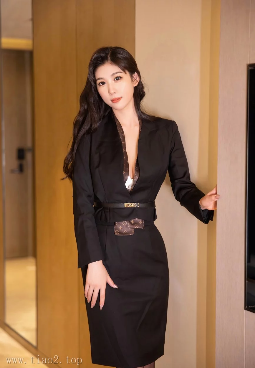 XIAOYU图片丨秀人模特李雅柔182CM-NO.5471期慵懒连衣睡裙