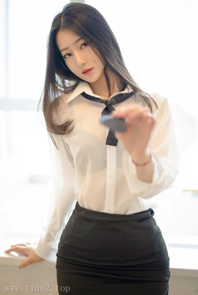 Xiuren图片丨YouMi模特是熊小诺-NO.5621期职业秘书