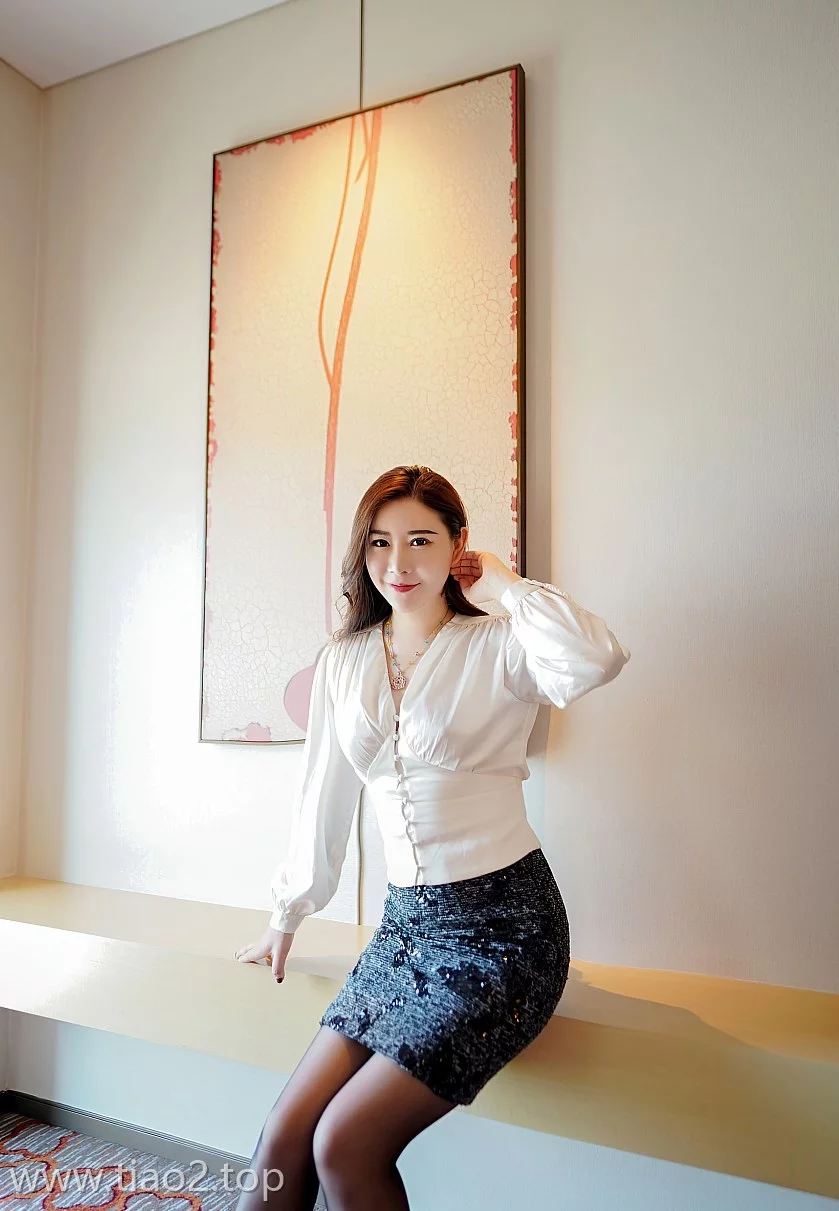 Xiuren图片丨FeiLin模特王婉悠Queen-VOL.400期迷人白衫短裙