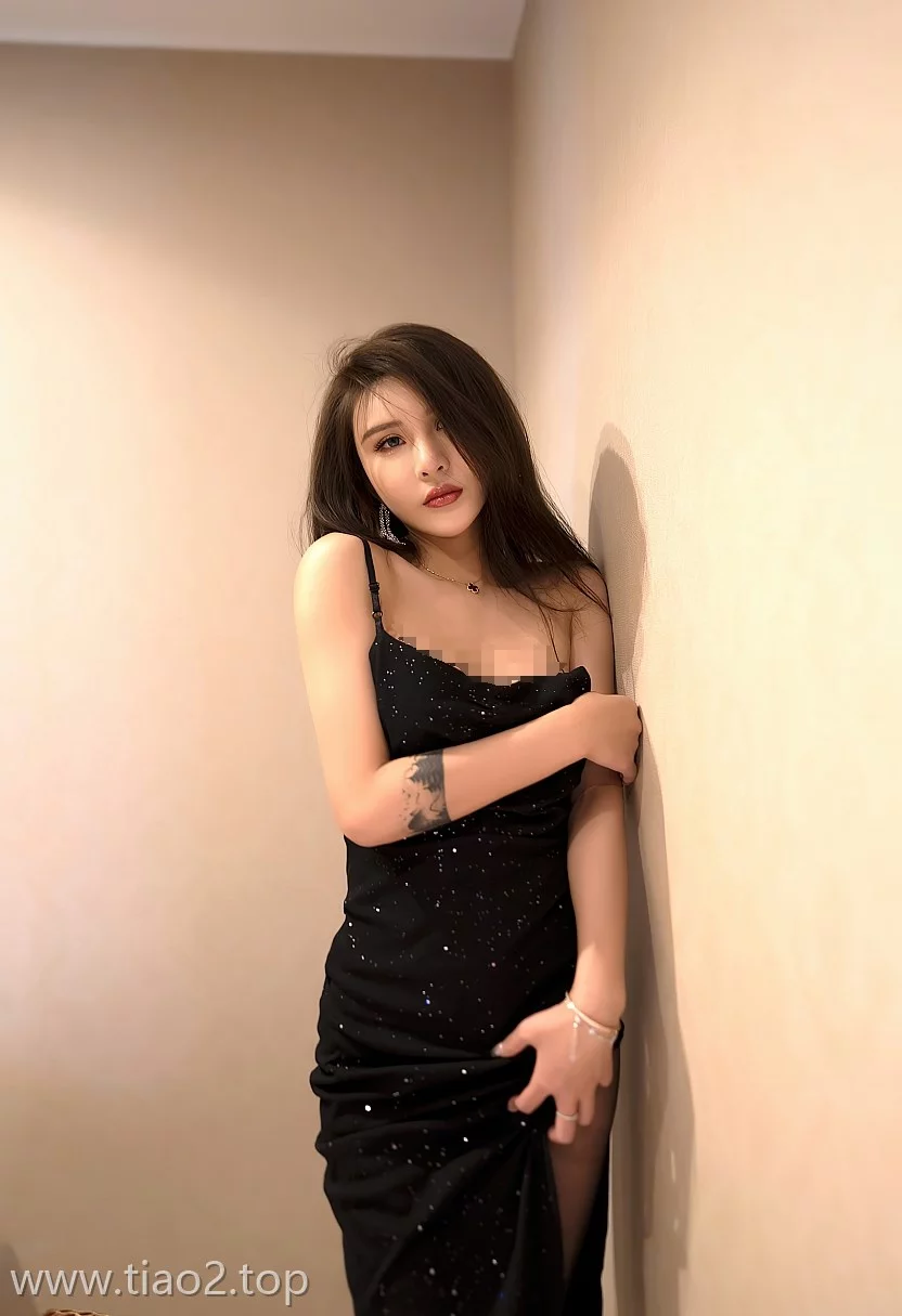 Xiuren图片丨秀人模特Emily尹菲-VOL.401期居家黑的魅力