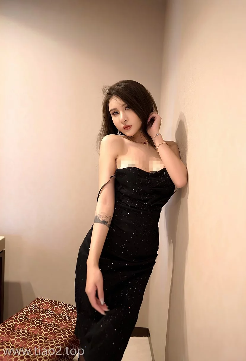 Xiuren图片丨秀人模特Emily尹菲-VOL.401期居家黑的魅力