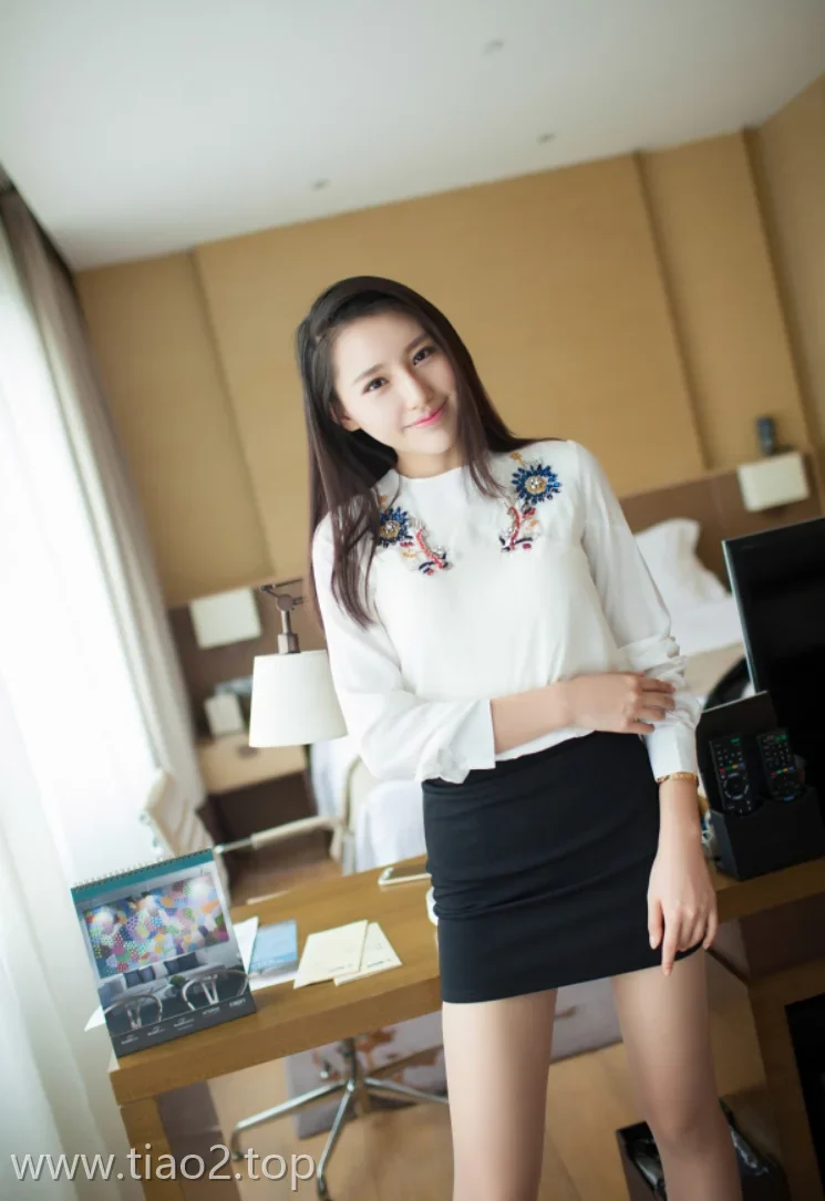 Xiuren图片丨IMiss模特刘奕宁Lynn-VOL.023期苗条纤腿,职场美女