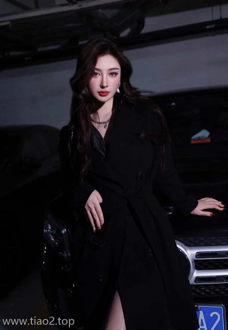 Xiuren图片丨IMiss模特蕾蕾醒了没-VOL.768期黑大衣气质女郎
