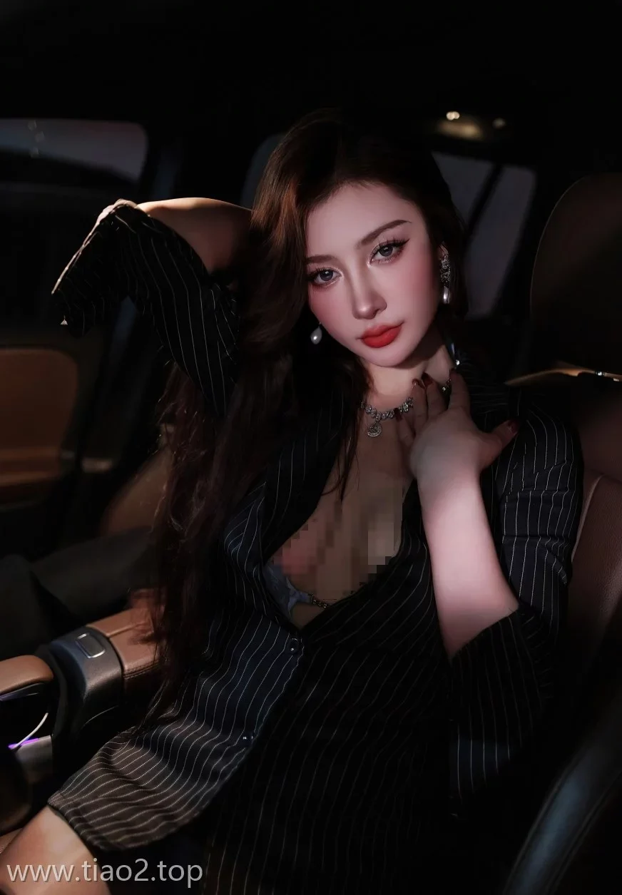 Xiuren图片丨IMiss模特蕾蕾醒了没-VOL.768期黑大衣气质女郎