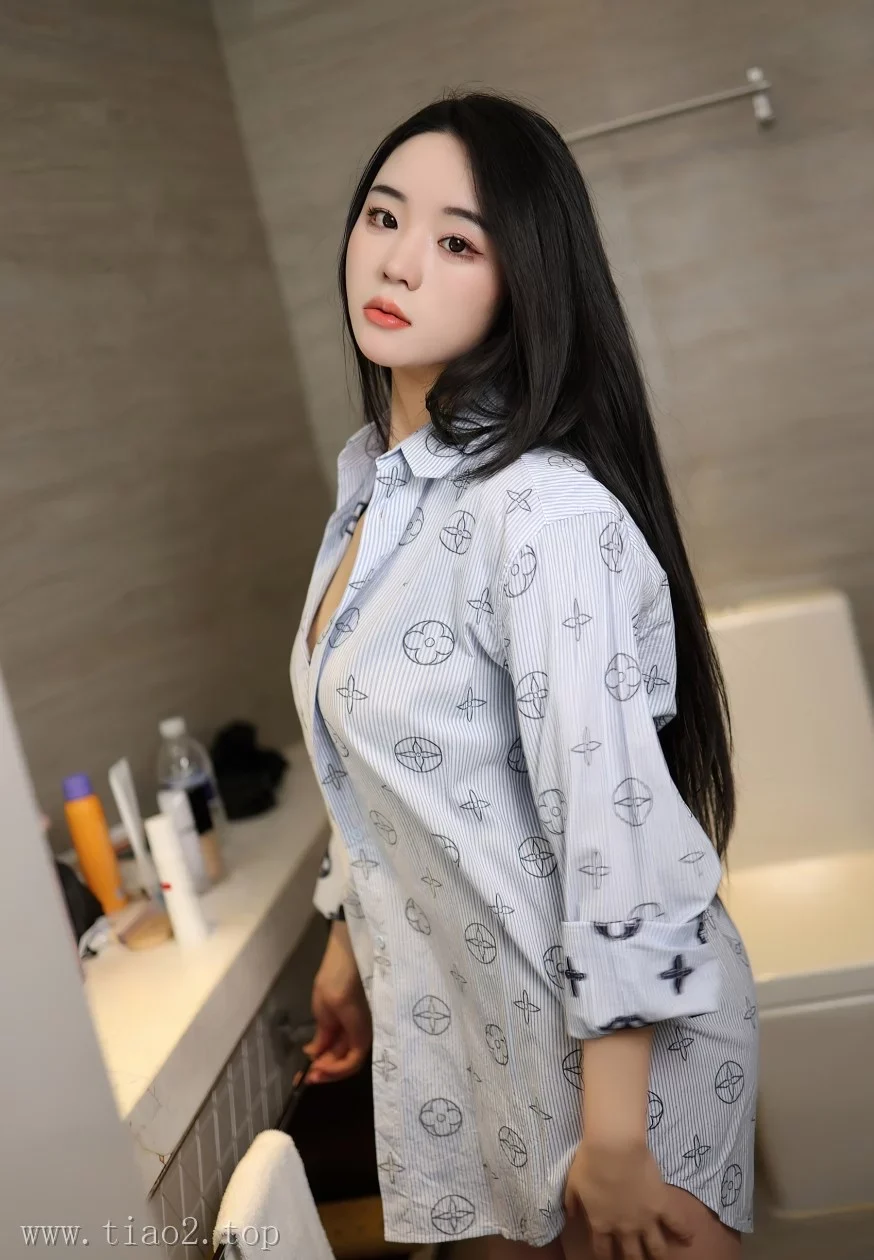 Xiuren图片丨MFStar模特汐汐爱吃草莓-VOL.595身穿睡衣的妙人