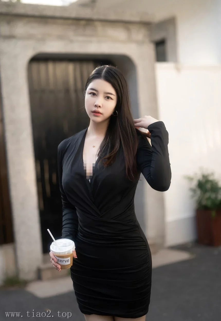 Xiuren图片丨秀人模特樱桃小犊子-VOL.596期韩版束缚黑裙丽人