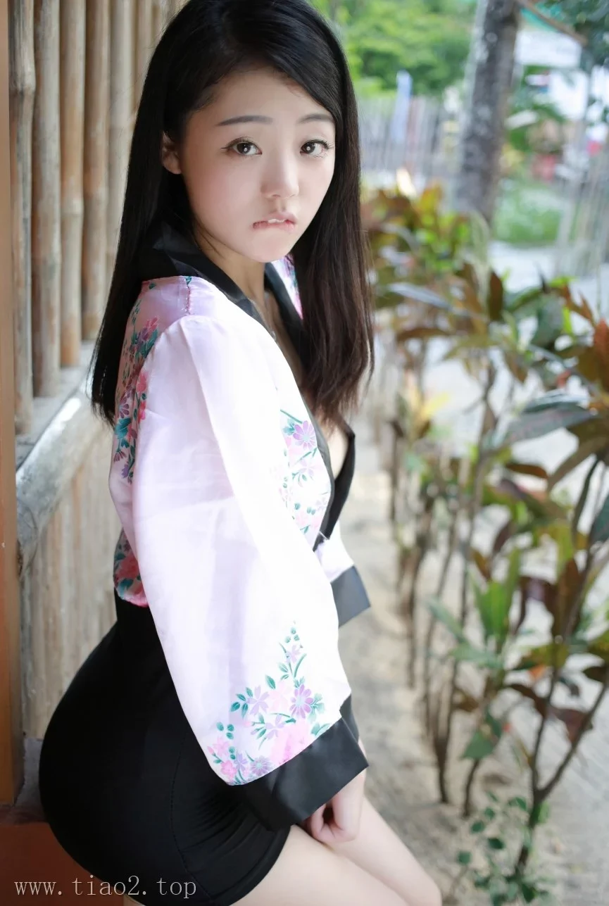 Xiuren图片丨秀人模特佘贝拉bella-VOL.014期花衫黑裙的姑娘