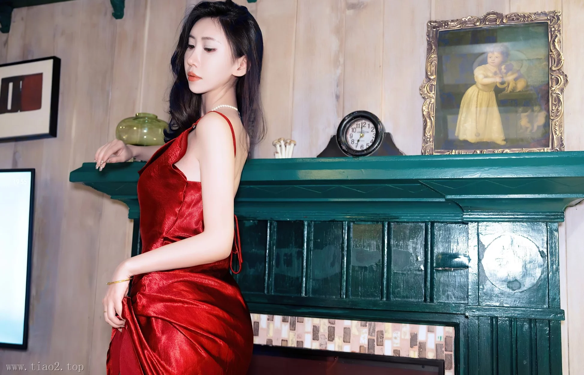 Xiuren图片丨秀人模特章芃芃-VOL.467期优雅红裙女郎