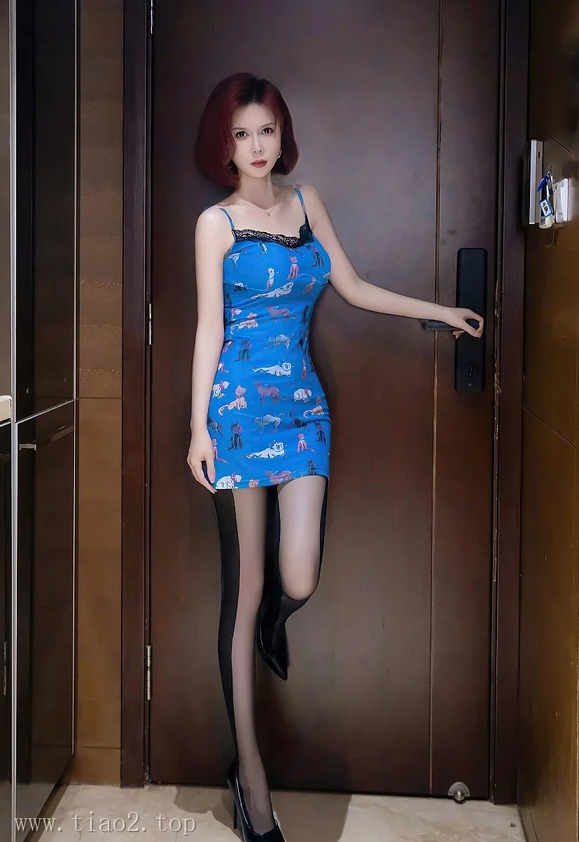 Xiuren图片丨秀人模特白芷yy-NO.8608蓝色卡通吊带裙