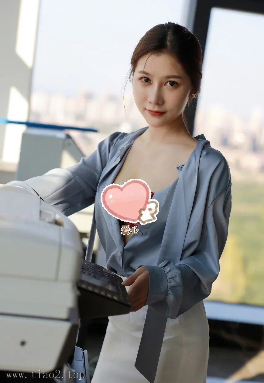 Xiuren图片丨秀人模特尹甜甜-NO.3994期办公室的薄杉白领