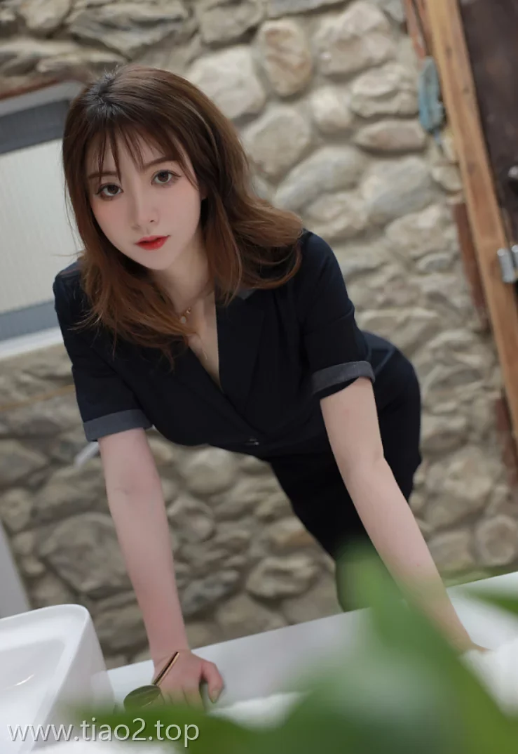 Xiuren图片丨秀人模特yoo优优-VOL.337期卫生间黑衫连衣裙