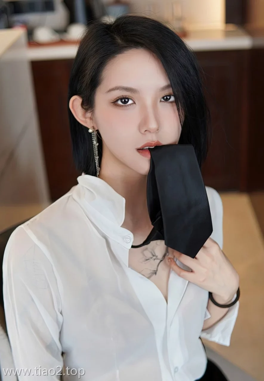 Xiuren图片丨秀人模特乔一一-NO.6158期白寸衫与黑色皮裙的纠缠