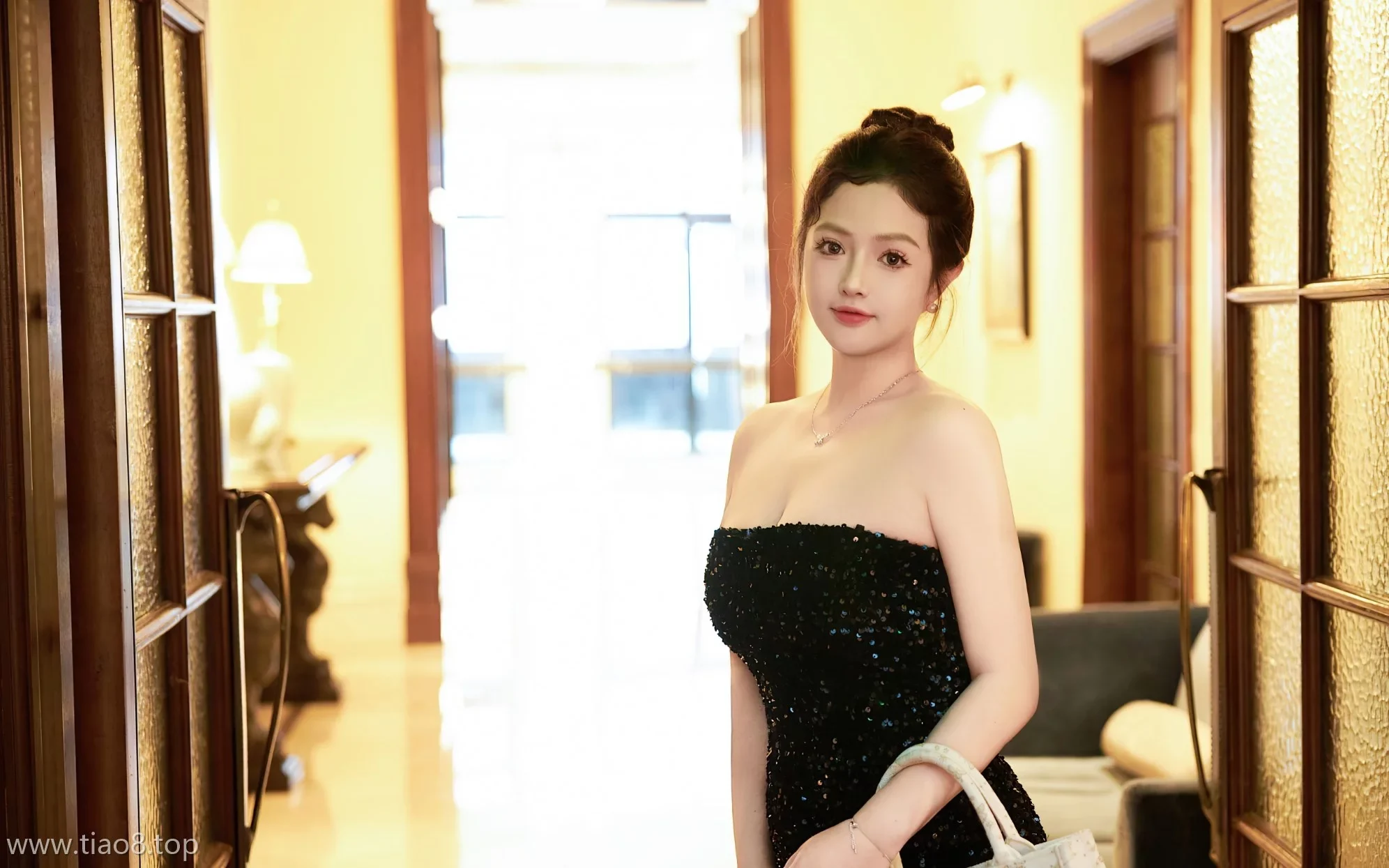 Xiuren图片丨秀人模特养乐多DoDo-NO.8462期晚礼抹胸黑裙