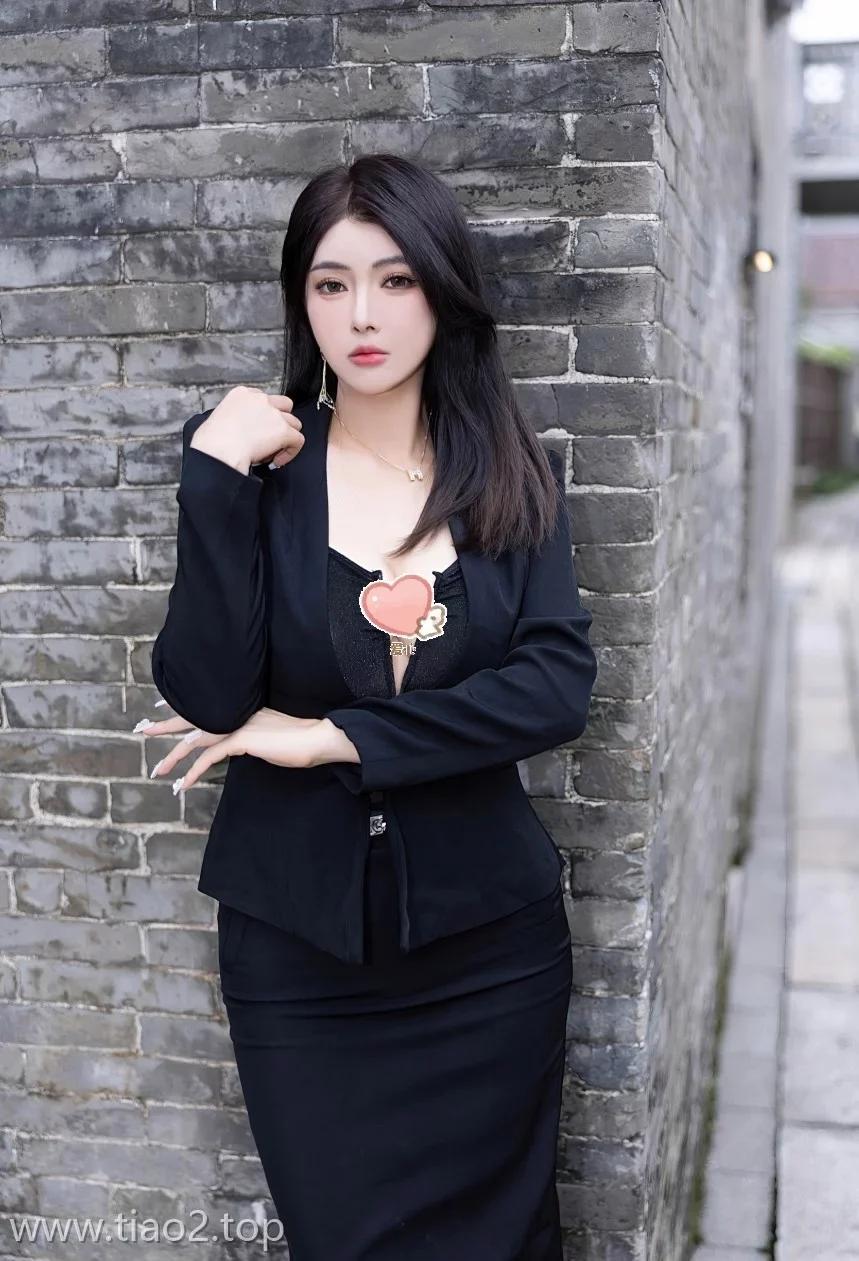 Xiuren图片丨秀人模特凯竹Quinn-NO.9271期巷子中的黑色身影