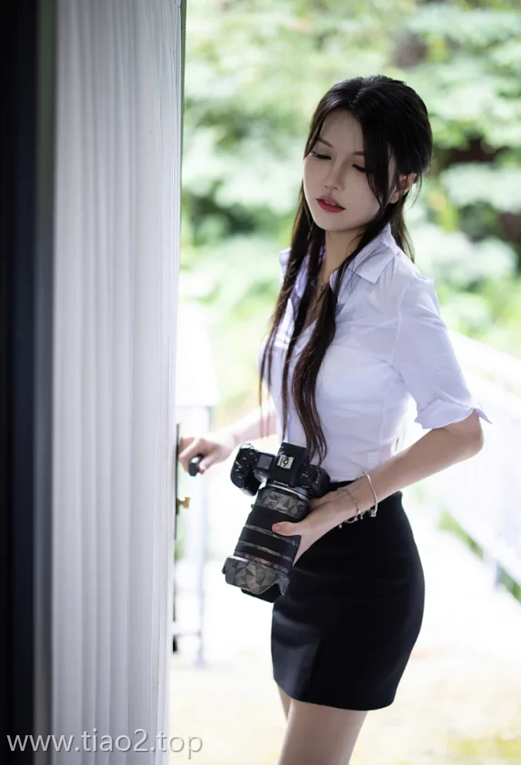 Xiuren图片丨秀人模特媛媛酱belle-VOL.572期白衫摄影师