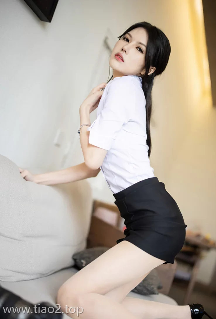 Xiuren图片丨秀人模特媛媛酱belle-VOL.572期白衫摄影师