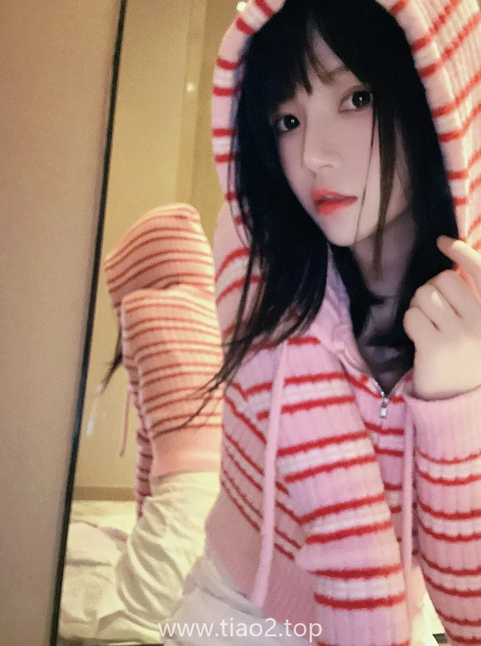 桜桃喵的条纹毛衣,头发和毛线混在一起那张极为绝插图1