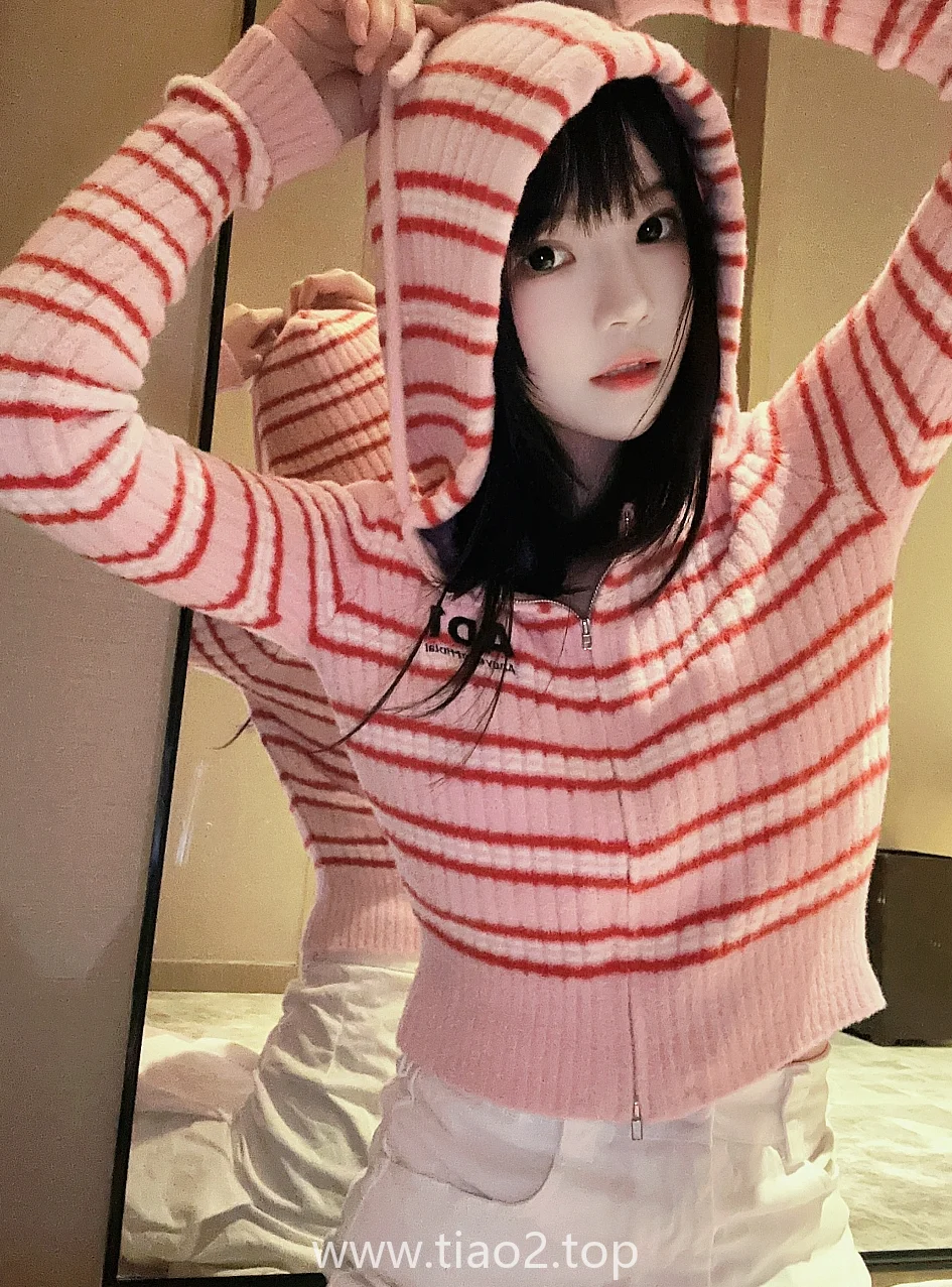 桜桃喵的条纹毛衣,头发和毛线混在一起那张极为绝插图4
