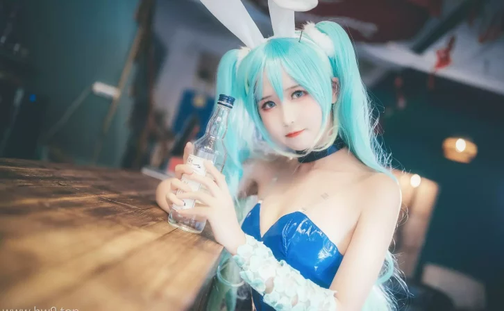 coser三度_69-琴女兔女郎[41P-309.8MB]