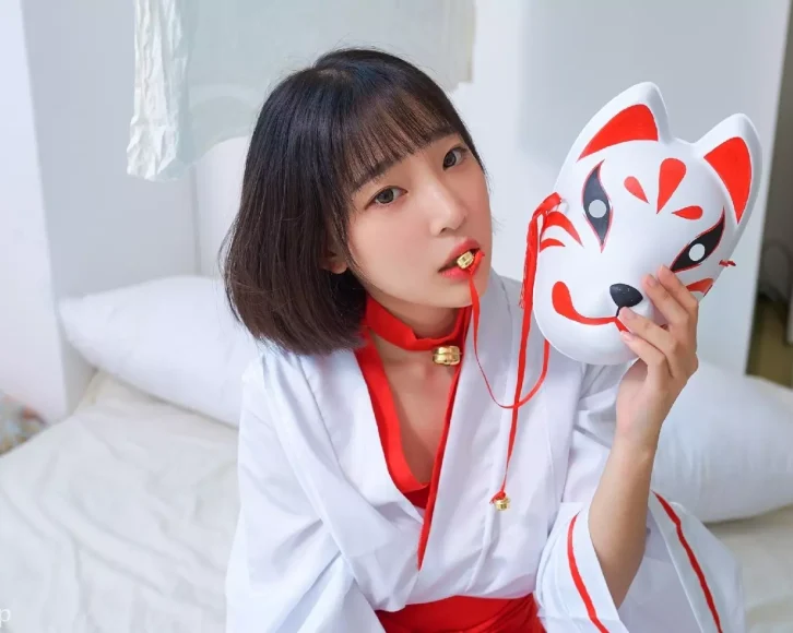 Xiuren图片丨秀人模特卿卿(姜仁卿)_No.1702期图集欣赏