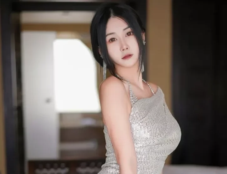 Xiuren图片丨秀人模特laura阿姣_NO.7244期图集欣赏