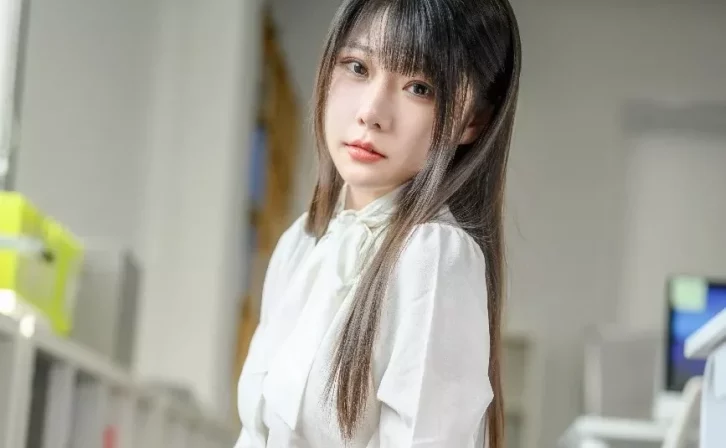 coser香草喵露露-职场粉白裙[18P-277.6M]