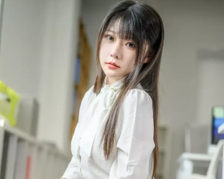 coser香草喵露露-职场粉白裙[18P-277.6M]