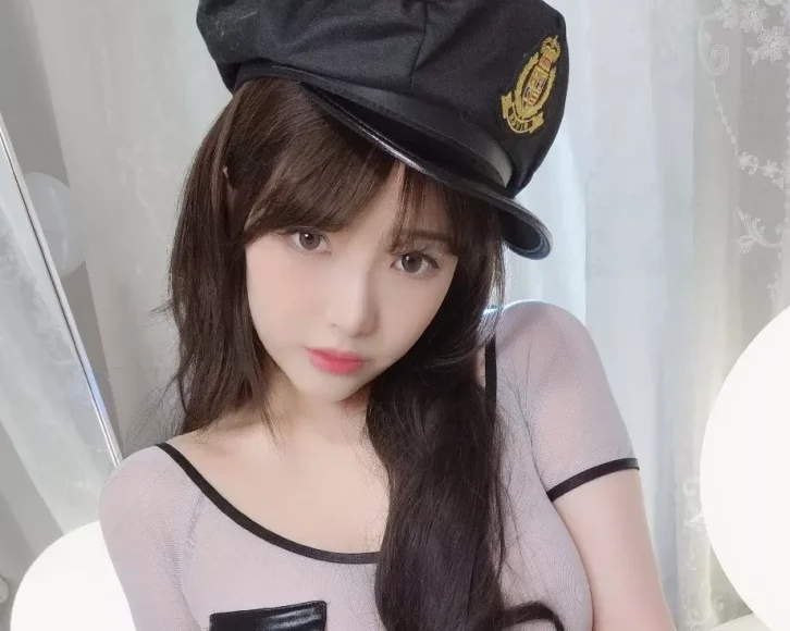 coser雯妹不讲道理-皮裙[38P6V-223MB]