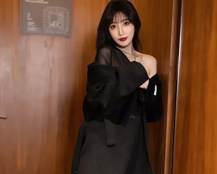 Xiuren图片丨语画界模特林星阑_VOL.1215期图集欣赏