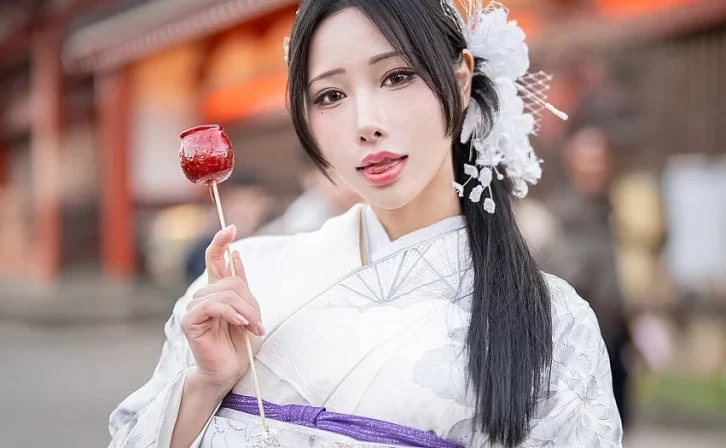 cosplay图片丨Coser雨波_HaneAme免费图片之New year Silver Kimono