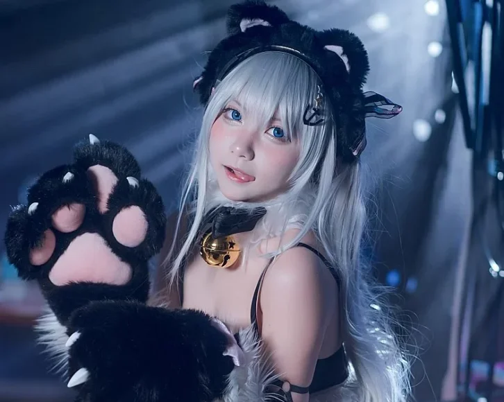 cosplay图片丨Coser是一只熊仔吗资料介绍及cos碧蓝航线-哈曼