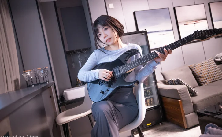 cosplay图片丨Coser无颜小天使wy的资料和她的吉他妹妹