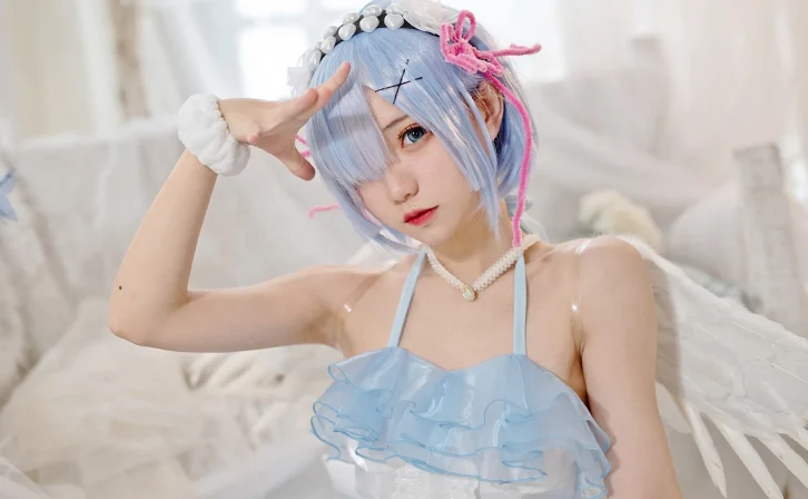 cosplay图片丨Coser花柒Hana的资料和精彩cos天使蕾姆蓝